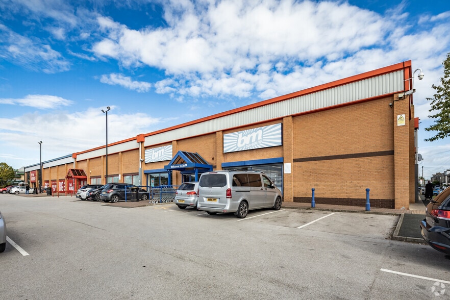 Woodhall Rd, Bradford for lease - Building Photo - Image 2 of 2