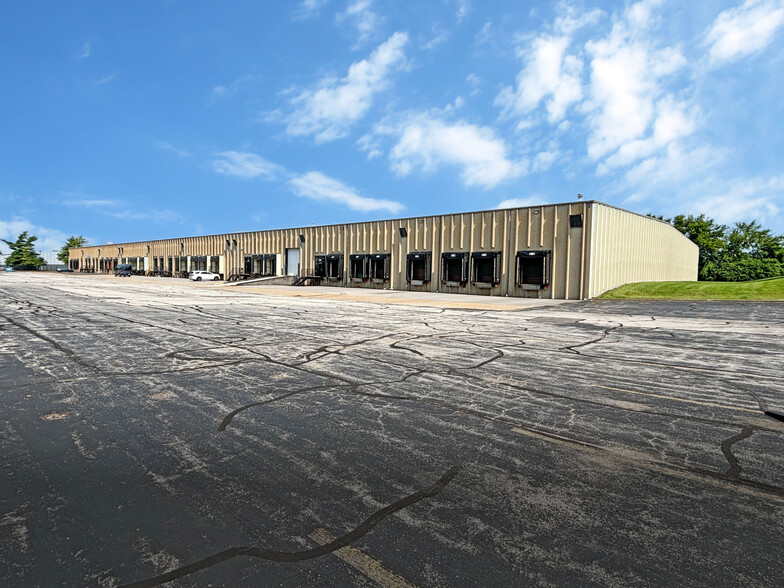 8801-8845 Seeger Industrial Dr, Berkeley, MO for lease - Building Photo - Image 1 of 5