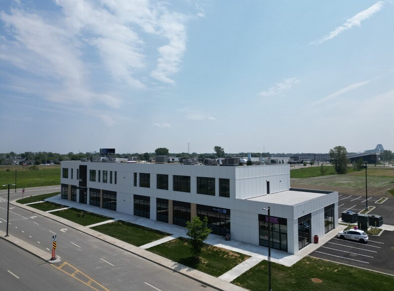 2605 St Des Vitrines, Trois-Rivières, QC for lease - Building Photo - Image 2 of 2