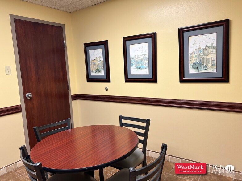 1323 58th St, Lubbock, TX for lease - Building Photo - Image 2 of 11