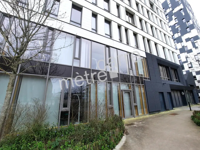 Retail in Nantes for lease - Building Photo - Image 1 of 8