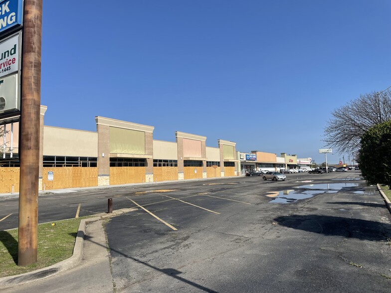 2603-2729 S Lancaster Rd, Dallas, TX for lease - Building Photo - Image 2 of 5