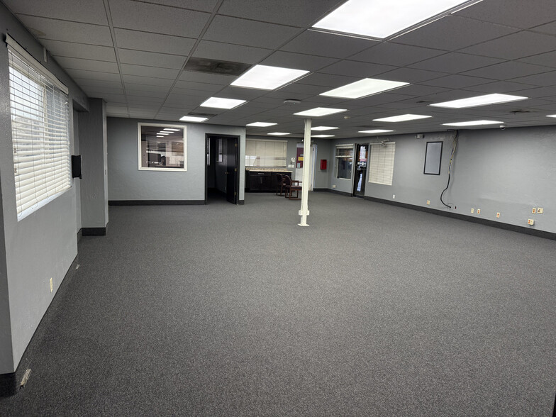 1239 N Boulder Hwy, Henderson, NV for lease - Building Photo - Image 2 of 9