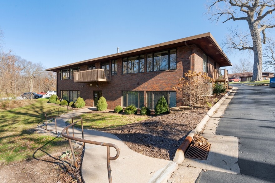 604 35th Ave, Moline, IL for lease - Building Photo - Image 2 of 15