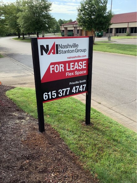 412 Golden Bear Ct, Murfreesboro, TN for lease - Building Photo - Image 2 of 8