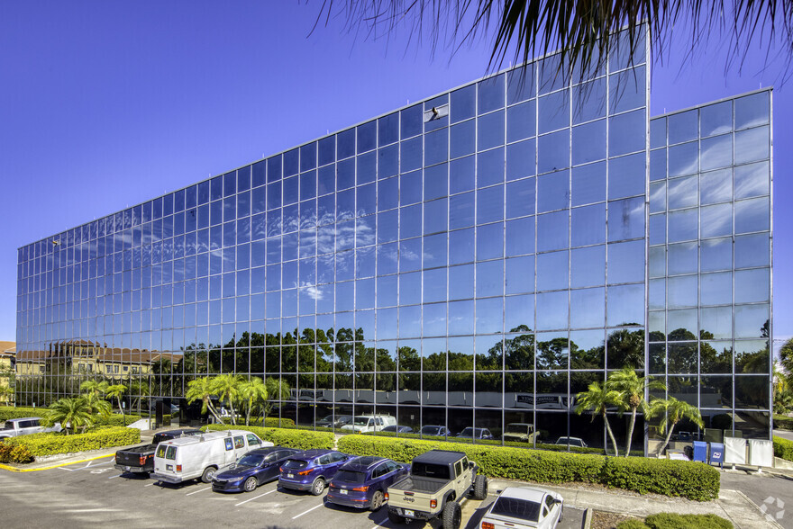 5100 W Kennedy Blvd, Tampa, FL for lease - Building Photo - Image 1 of 8