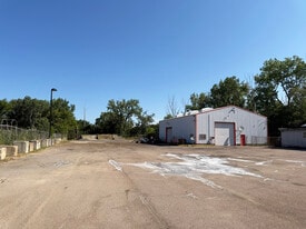 1.25 ACRES FENCED STORAGE - Warehouse