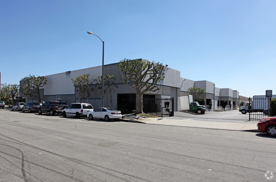 146-148 W 132nd St, Los Angeles, CA for lease - Building Photo - Image 3 of 8