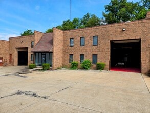 12855 York Delta Dr, North Royalton, OH for lease Interior Photo- Image 1 of 8