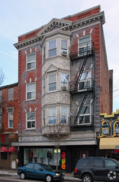 222-224 W McMillan St, Cincinnati, OH for lease - Primary Photo - Image 2 of 9