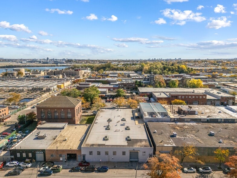 1821 Steinway Pl, Astoria, NY for lease - Building Photo - Image 2 of 9