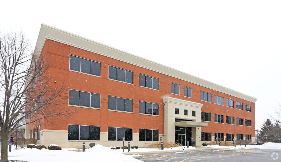 60 N Frontage Rd, Burr Ridge, IL for sale - Building Photo - Image 1 of 1