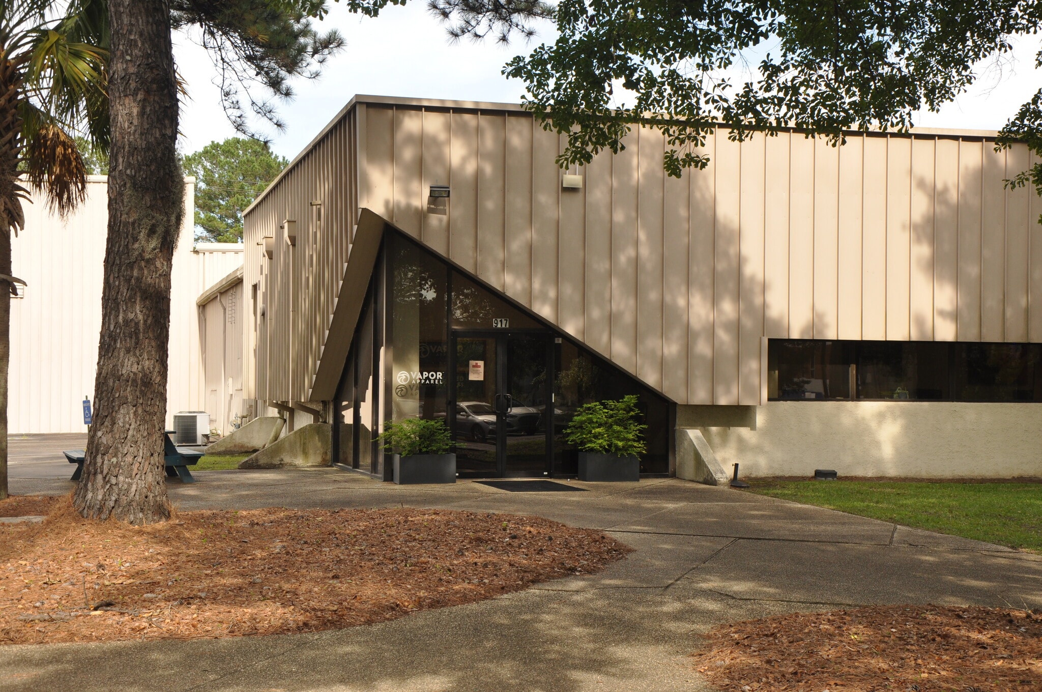 917 Commerce Cir, Hanahan, SC for lease Building Photo- Image 1 of 26