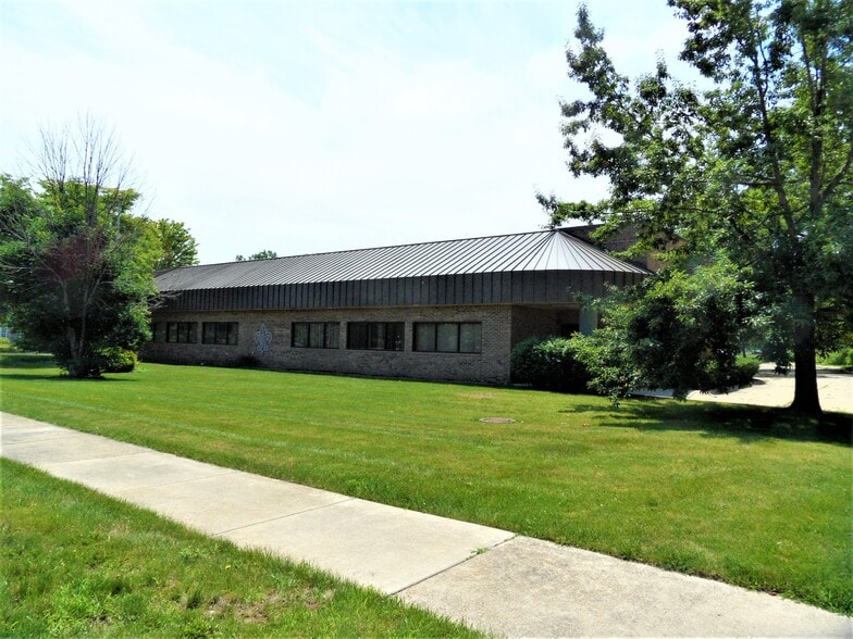3914 Bestech Dr, Ypsilanti, MI for lease - Building Photo - Image 1 of 9
