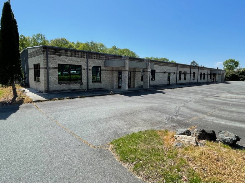 1100 Fairchild Rd, Winston-Salem, NC for lease - Primary Photo - Image 2 of 2