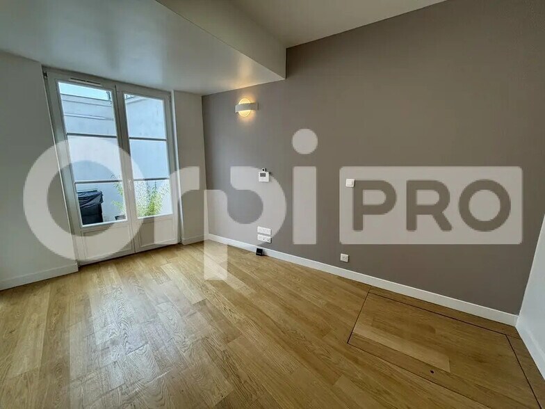 Office in Compiègne for lease - Building Photo - Image 3 of 6