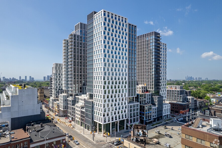 748 Bathurst St, Toronto, ON for lease - Building Photo - Image 2 of 3