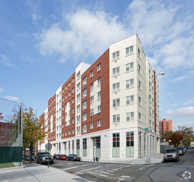 250 E 144th St, Bronx, NY for sale - Primary Photo - Image 1 of 1