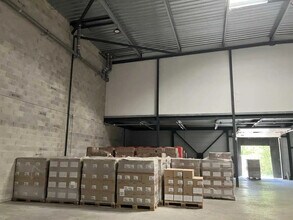 230 Rue Henri Delaunay, Aix-en-Provence for lease Interior Photo- Image 2 of 7