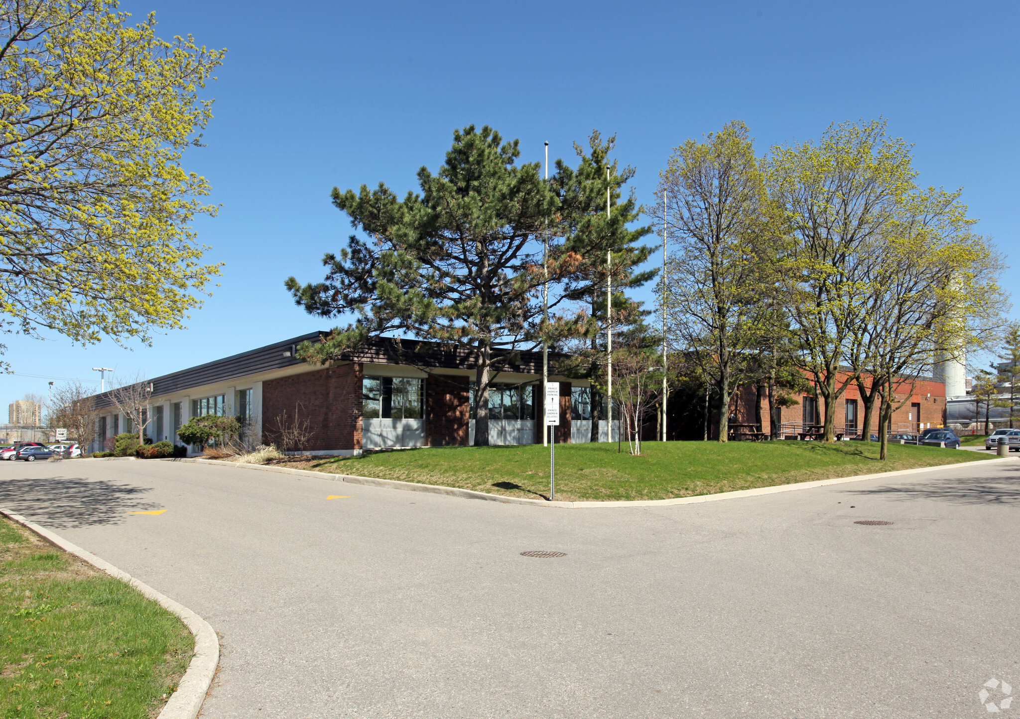 1 Prince Andrew Pl, Toronto, ON for lease Primary Photo- Image 1 of 3