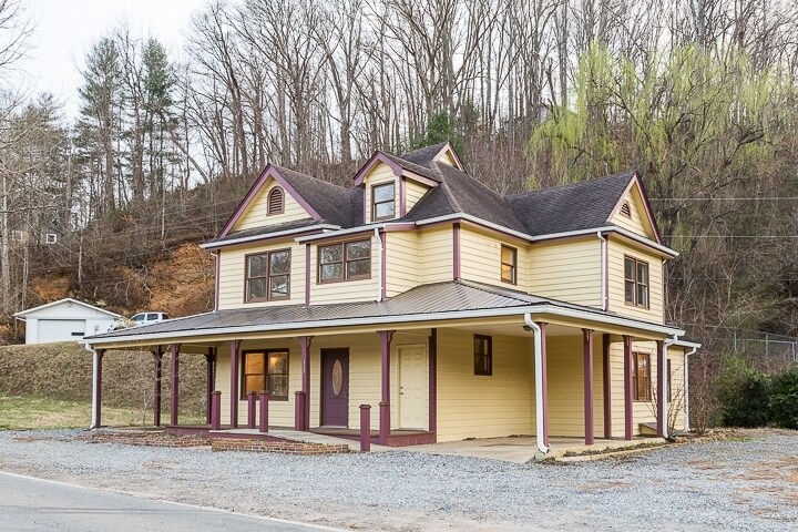 117 Monteith Gap Rd, Cullowhee, NC for sale - Primary Photo - Image 1 of 1