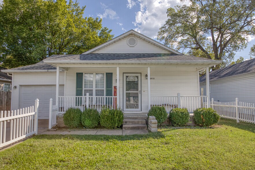 2014 W Perkins St, Joplin, MO for sale - Primary Photo - Image 1 of 1