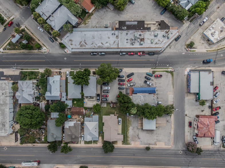 1012-1032 S Presa St, San Antonio, TX for lease - Building Photo - Image 3 of 7