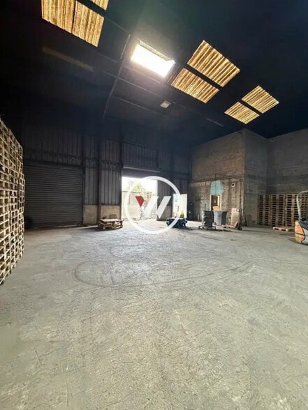 Industrial in Goussainville for sale - Building Photo - Image 2 of 12