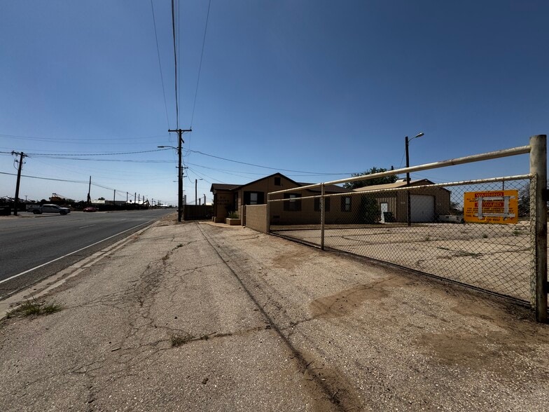 911 S Grimes St, Hobbs, NM for lease - Building Photo - Image 2 of 5