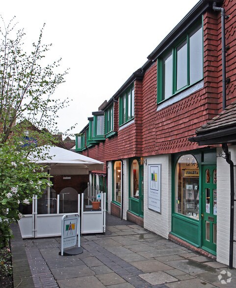 8 Milkhouse Gate, Guildford for sale - Primary Photo - Image 1 of 1