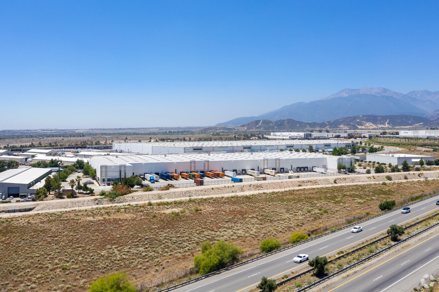 5685 Industrial Pky, San Bernardino, CA for lease - Building Photo - Image 3 of 3