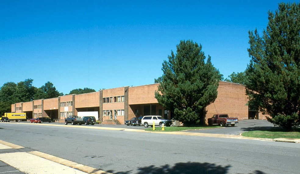 4401-4417 Wheeler Ave, Alexandria, VA for lease - Building Photo - Image 2 of 4