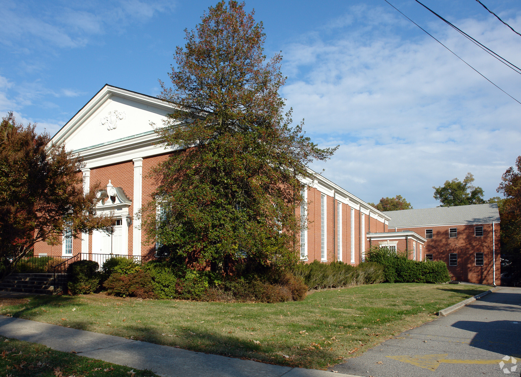 908 Westover Ter, Greensboro, NC for sale Primary Photo- Image 1 of 1