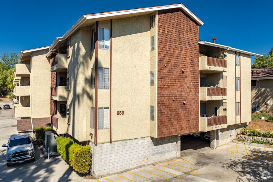 693 Mccloud Ave, Thousand Oaks, CA for sale - Primary Photo - Image 1 of 1