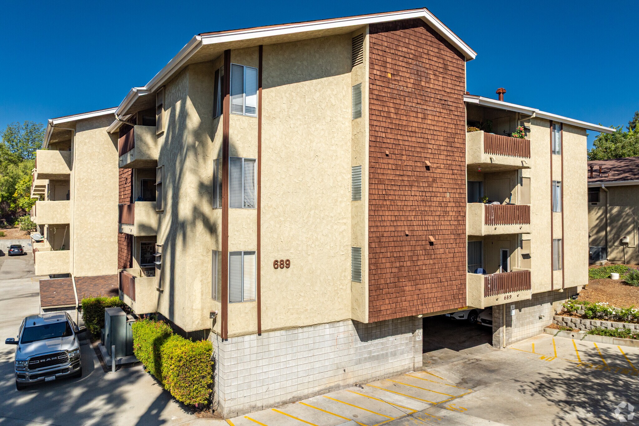 693 Mccloud Ave, Thousand Oaks, CA for sale Primary Photo- Image 1 of 1