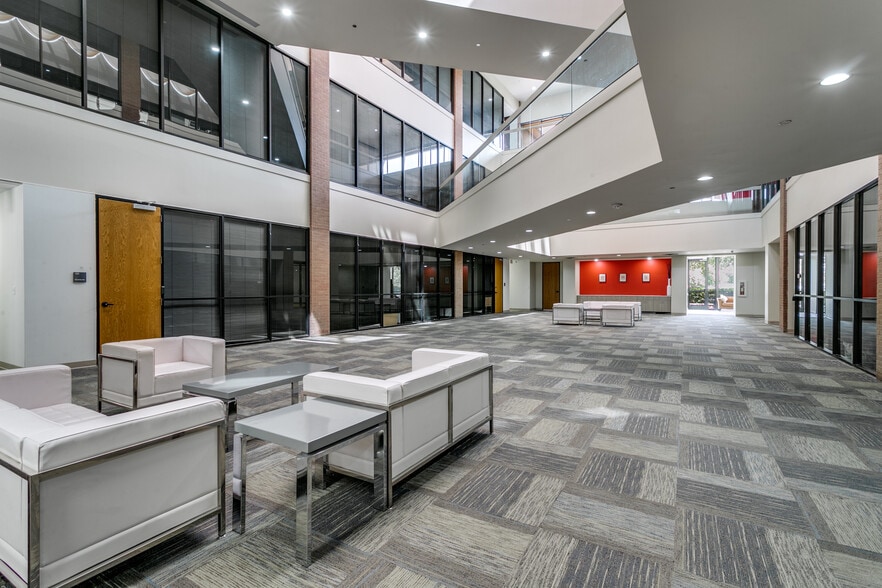 1400 Corporate Dr, Irving, TX for lease - Building Photo - Image 3 of 9