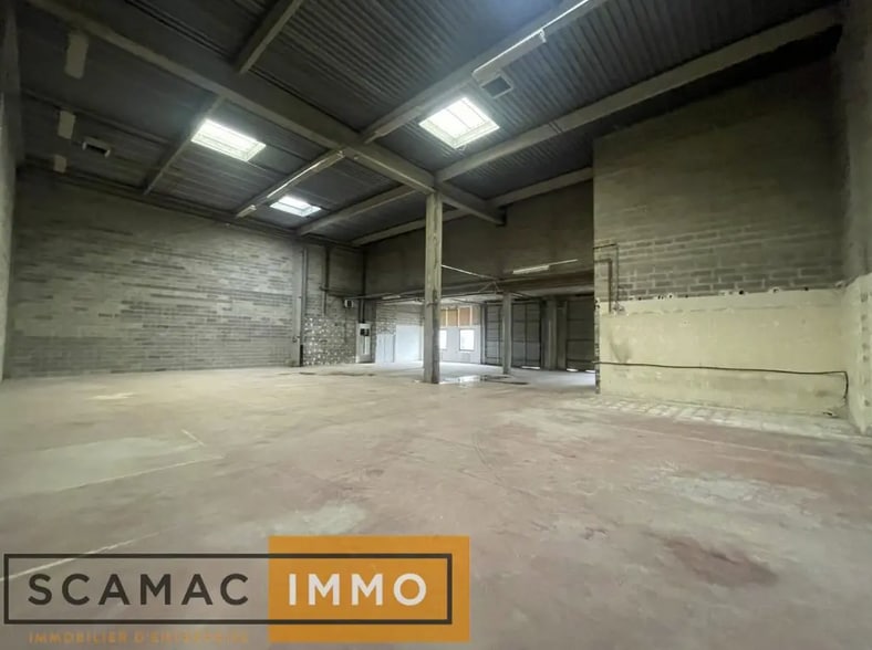 Flex in Lisses for lease - Interior Photo - Image 2 of 2