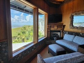 Unique office with water views - Office Space