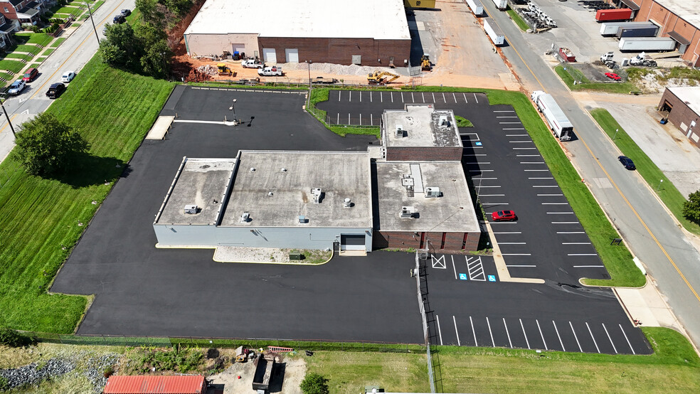 7675 Canton Center Dr, Dundalk, MD for lease - Building Photo - Image 3 of 6