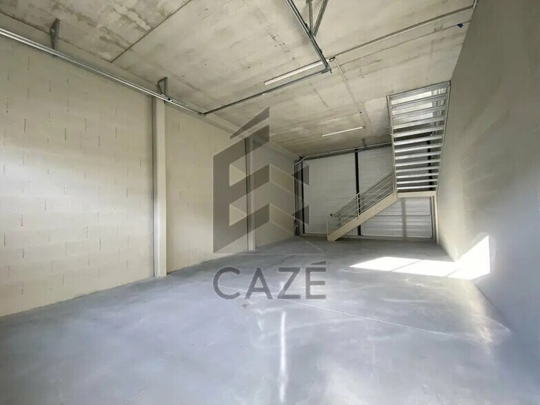 Flex in Gradignan for lease - Interior Photo - Image 3 of 17