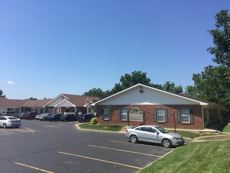 5722-5756 N Broadway St, Kansas City, MO for lease - Primary Photo - Image 1 of 9