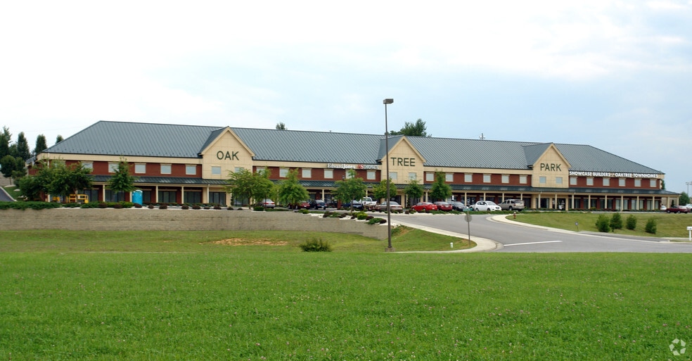 100-256 Oaktree Blvd, Christiansburg, VA for lease - Building Photo - Image 1 of 4
