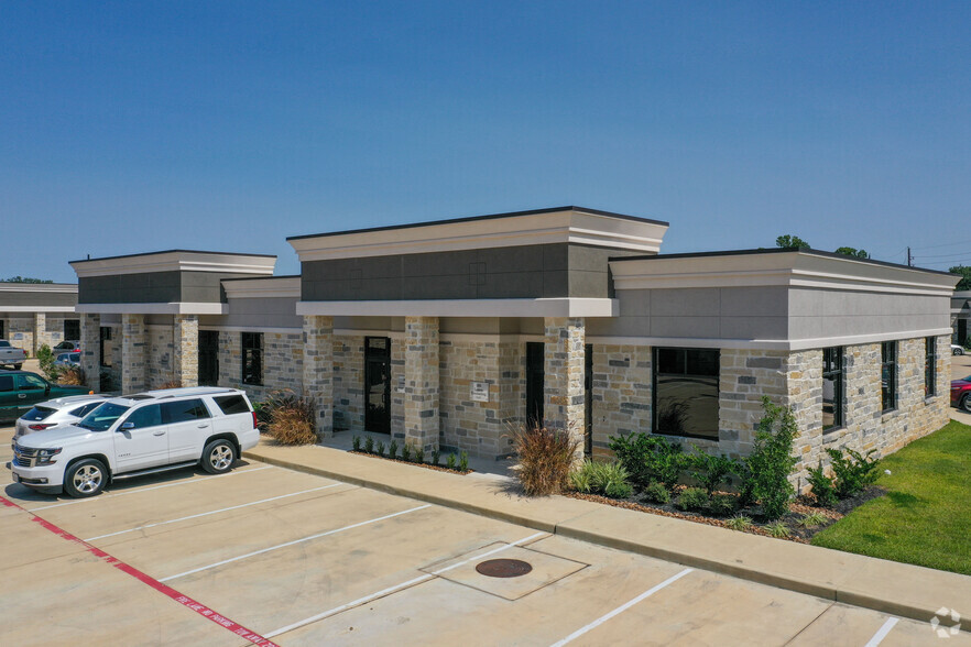 633 E Fernhurst Dr, Katy, TX for lease - Primary Photo - Image 1 of 17