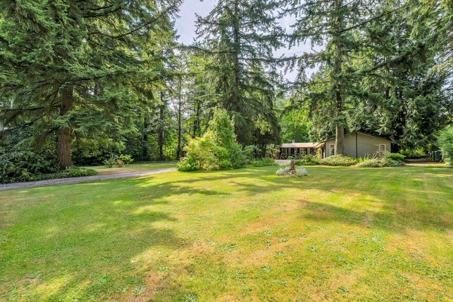 17300 26 Av, Surrey, BC for sale - Primary Photo - Image 2 of 5