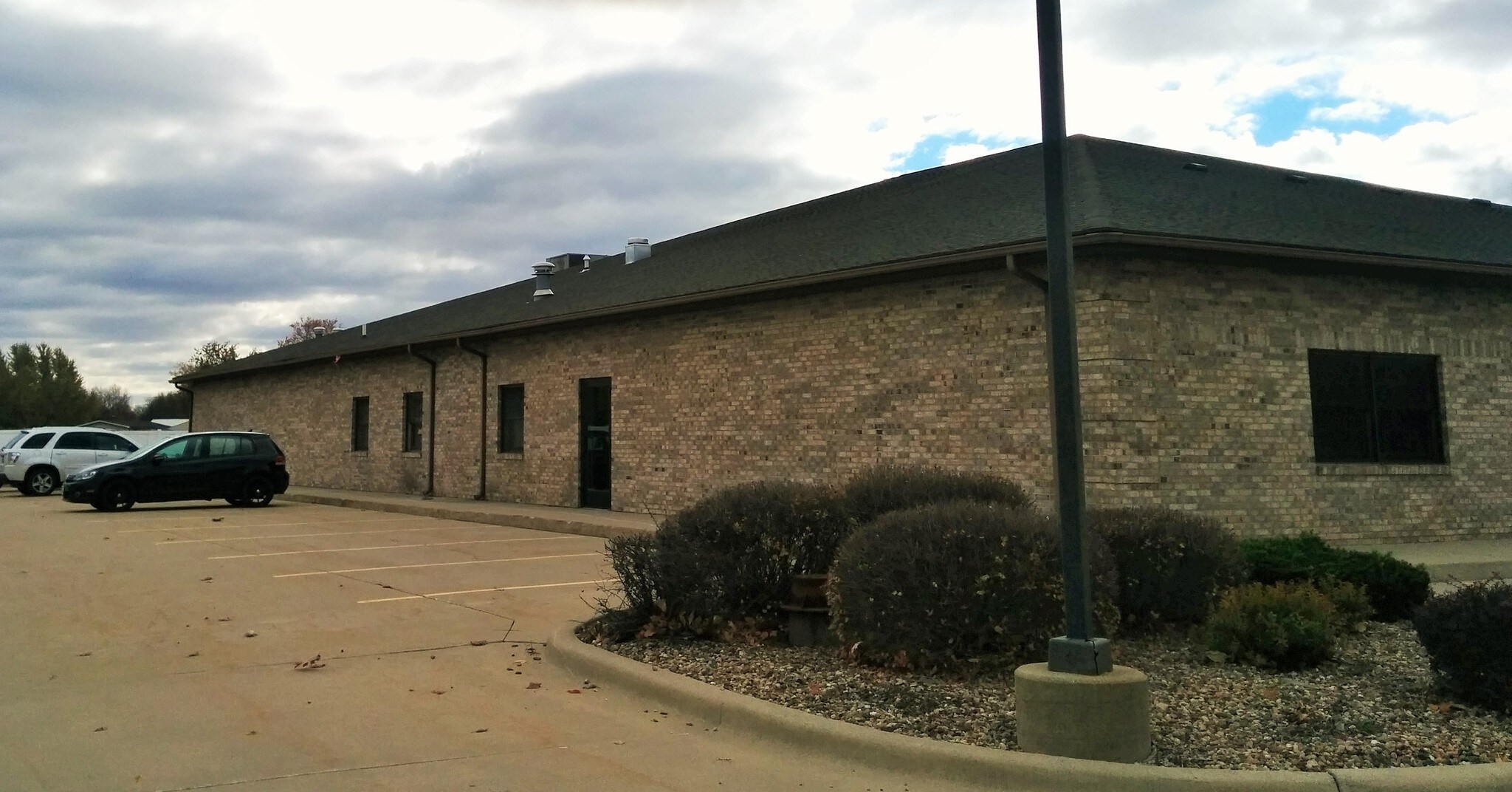 207 E Hamilton Rd, Bloomington, IL 61704