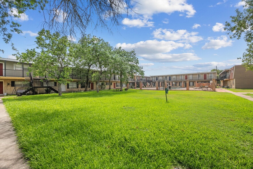 4040 Schanen Blvd, Corpus Christi, TX for sale - Building Photo - Image 3 of 7