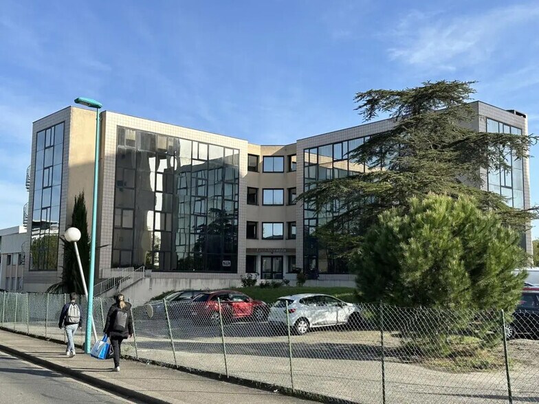 71 Chemin Du Moulin Carron, Écully for lease - Building Photo - Image 2 of 5