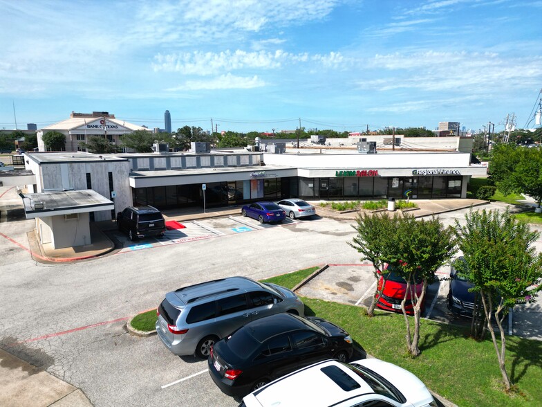 5313 Bellaire Blvd, Bellaire, TX for lease - Building Photo - Image 1 of 4