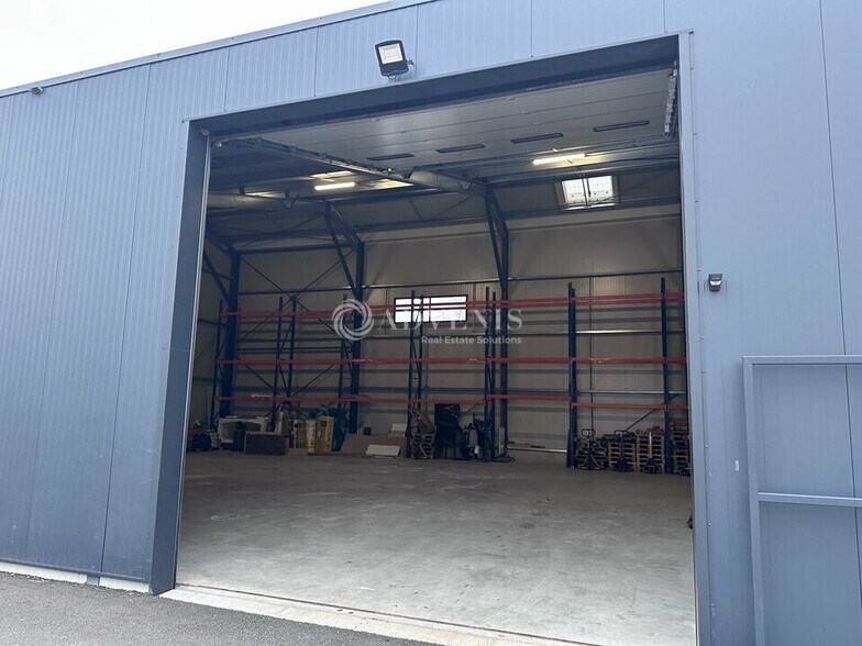 Flex in Cercottes for lease - Building Photo - Image 2 of 11