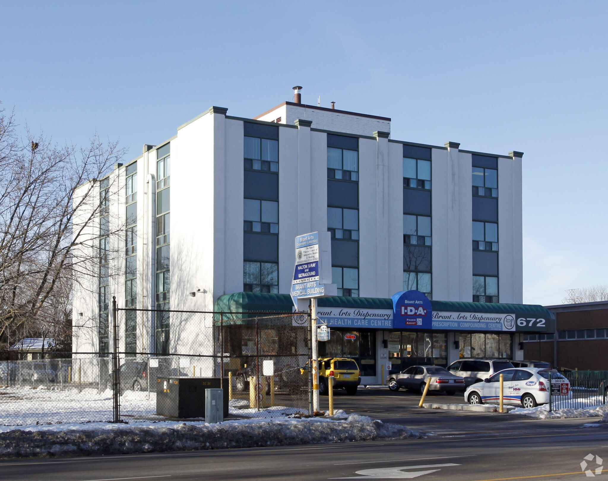 672 Brant St, Burlington, ON for lease Primary Photo- Image 1 of 3